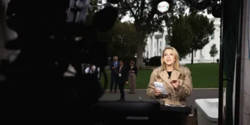 Emissoras de televisão retomam acesso à Casa Branca
