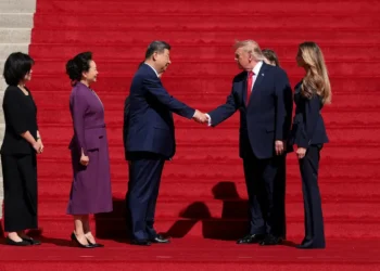 China e EUA concordam em dialogar sobre IA e reduzir tarifas