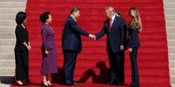 China e EUA concordam em dialogar sobre IA e reduzir tarifas