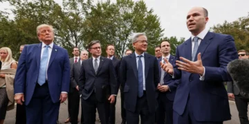 Trump anuncia autorregulação da IA por big tech em meio a temor social