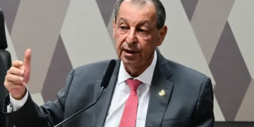 Relator da CCJ rejeita emendas da oposição que buscavam manter 6×1