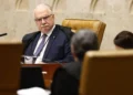 Ex-ministros e sociedade civil divulgam carta em apoio a Fachin