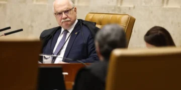 Ex-ministros e sociedade civil divulgam carta em apoio a Fachin