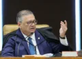 Dino manda PF investigar relação de Vorcaro com cemitérios em SP