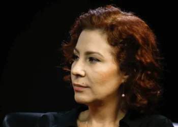 Zambelli pede ao STF salvo-conduto para vir ao Brasil votar na mãe