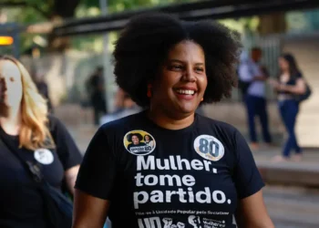 Samara Martins propõe dobrar salário mínimo e instituir escala 4×3