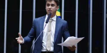 TSE manda Nikolas retirar postagem com desinformação sobre Lula