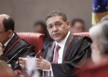 Presidente do TSE reclama de interferência em decisões da Corte