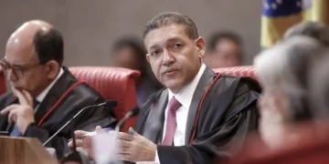 Presidente do TSE reclama de interferência em decisões da Corte