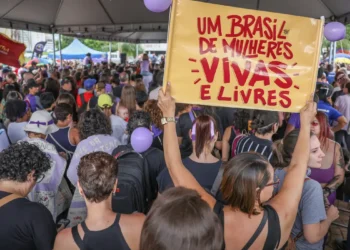 Violência muda rotina e escolhas de 98% das mulheres brasileiras