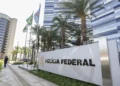 PF está com celular de Vorcaro e afirma poder enviar dados a ministros