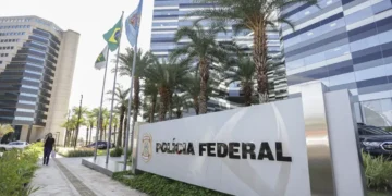 PF está com celular de Vorcaro e afirma poder enviar dados a ministros