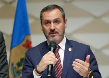 Mendonça afasta diretor-geral da PF e escala crise institucional no STF