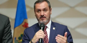 Mendonça afasta diretor-geral da PF e escala crise institucional no STF