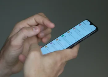 Internet grátis pode derrubar rede móvel na eleição, diz Anatel ao STF