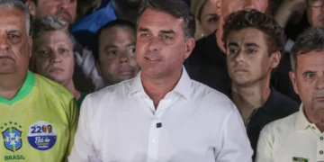 Polícia Federal cancela passaportes de Flávio Bolsonaro