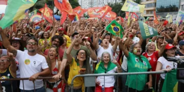 Ato em apoio à democracia e a Lula reúne milhares no Rio e Brasília