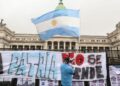 Milei lança plano para demitir 21 mil servidores na Argentina