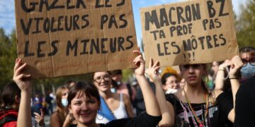 Adolescentes franceses se juntam para mais um dia de protestos