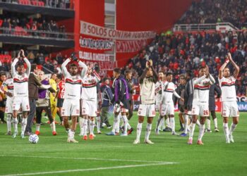 Sem chutar a gol na Argentina, Flamengo sobrevive na Libertadores