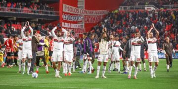 Sem chutar a gol na Argentina, Flamengo sobrevive na Libertadores