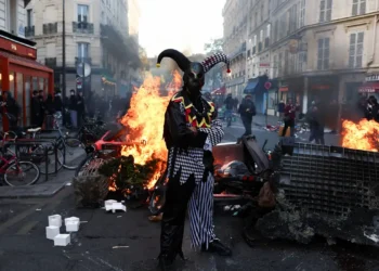 França quer impor toques de recolher após fim de semana com tumultos