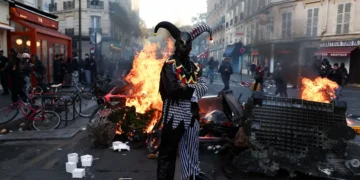 França quer impor toques de recolher após fim de semana com tumultos