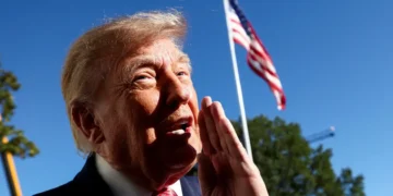 Reuters/Ipsos: aprovação de Trump cai a 31%, menor nível já registrado