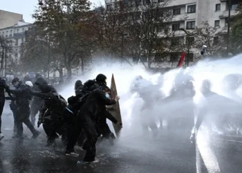 Grupos de protesto e sindicatos na França convocam novas manifestações