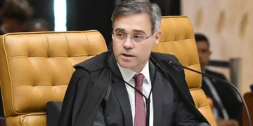 Mendonça determina remoção de vídeo de deputados contrários a Flávio