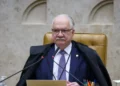 Fachin nega pedido para afastar Dino de ações sobre Flávio Bolsonaro
