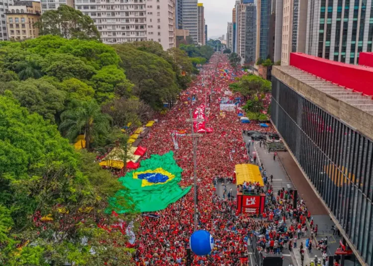Campanha de Lula aciona TSE após post falso sobre comício na Paulista