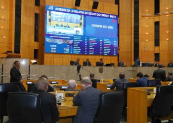 Assembleia aprova em uma tarde PEC que obriga governo a pagar emendas de deputados