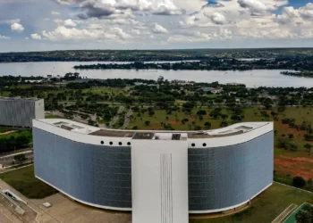 TSE determina isonomia após IA da Meta barrar imagens de Lula