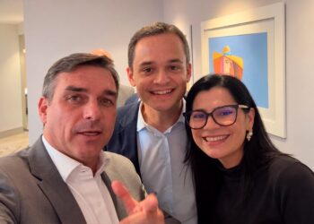 Em Brasília, Pazolini sela aliança com Flávio Bolsonaro e assume de vez o palanque bolsonarista no 2º turno
