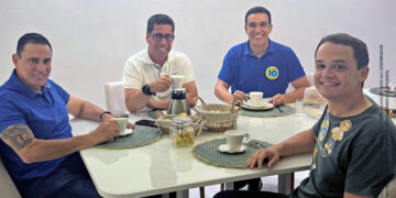 Pazolini toma café com Da Vitória e Marcelo Santos e amplia ofensiva sobre a base de Ferraço no 2º turno