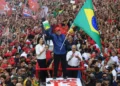 Lula vence Flávio Bolsonaro de virada e é eleito presidente pela quarta vez