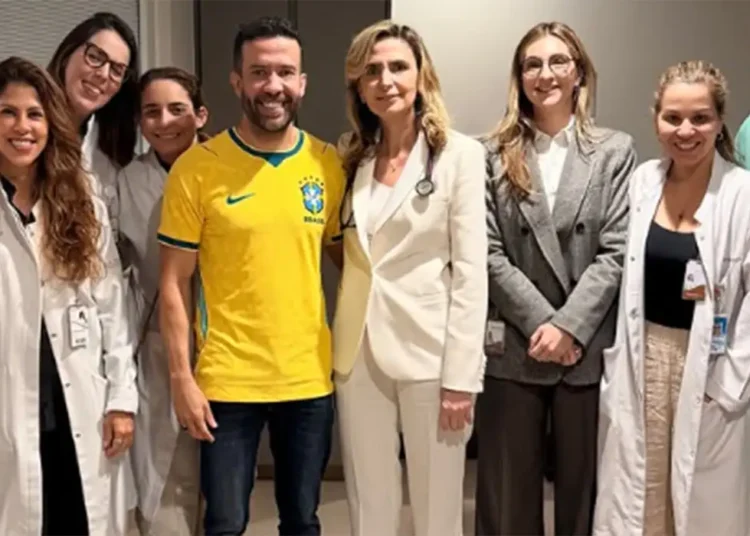 André Janones recebe alta e deixa hospital em São Paulo