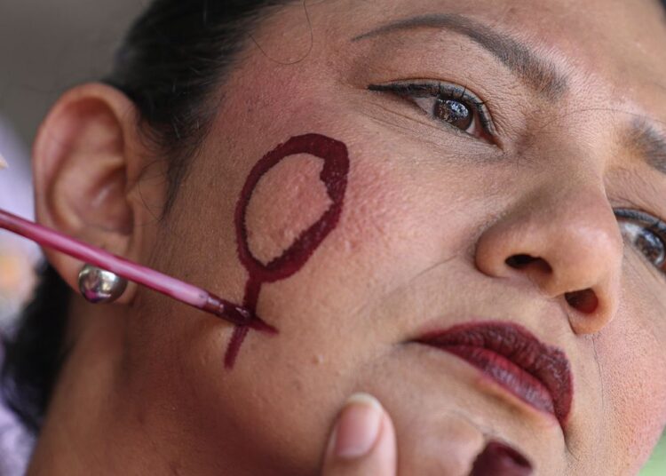 Aumentam agressões políticas em mês de luta contra violência à mulher