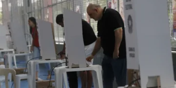 Idosos votam primeiro: conheça outros eleitores com prioridade