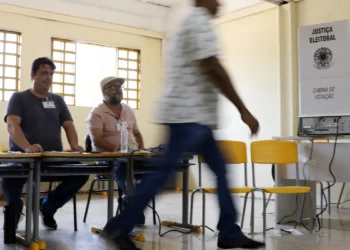 Cerca de 158,7 milhões de eleitores vão às urnas em todo o país