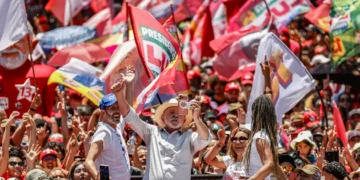 Brasil não será governado por sócios do Banco Master, diz Lula
