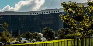 TSE determina que Lula e Janja removam vídeos contra Flávio