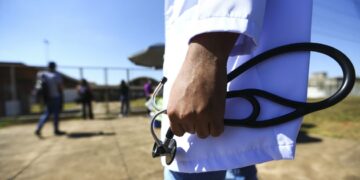 Congresso aprova exame obrigatório para exercício da medicina