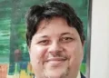Jornalista brasileiro crítico a Milei é deportado da Argentina