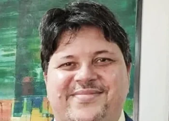 Jornalista brasileiro crítico a Milei é deportado da Argentina