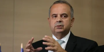 Coordenador de campanha se diz surpreso com fuga de Flávio