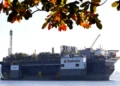 Petróleo sobe 2% com suspensão de exportações pela China