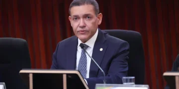 Nunes Marques suspende postagens ilegais contra campanha de Lula